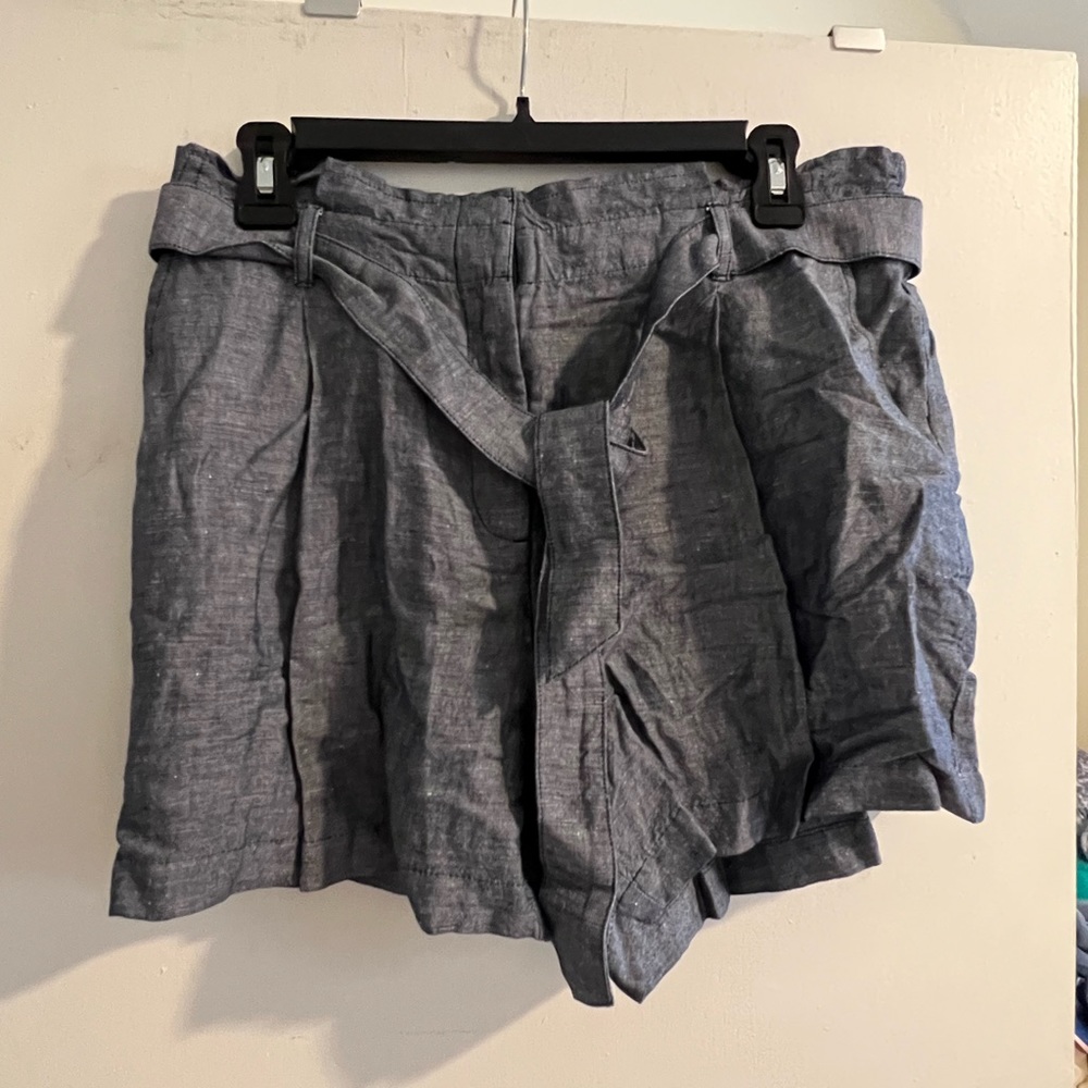NWT Loft linen blend high waisted shorts with belt tie, button and zip closure M